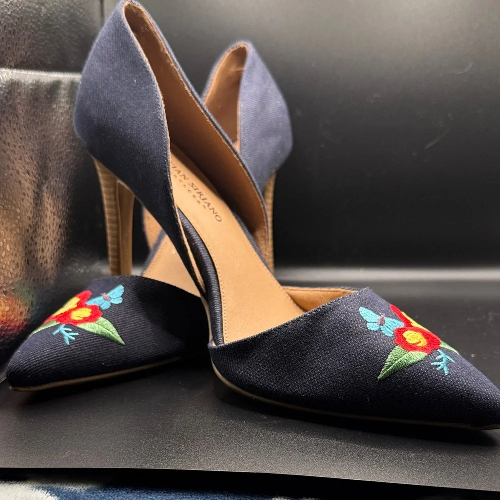 Christian Siriano Navy Heels with Floral Embroidery - Picture 7 of 7